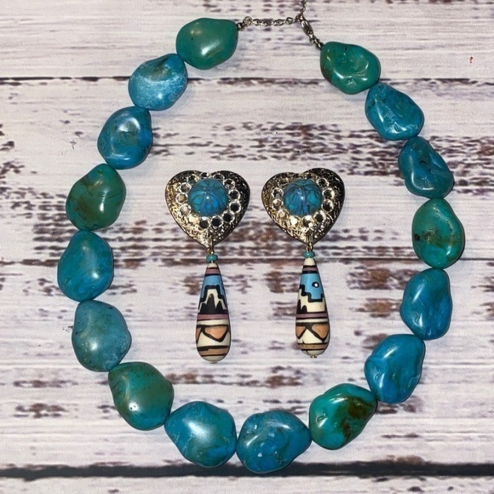 Turquoise stone set